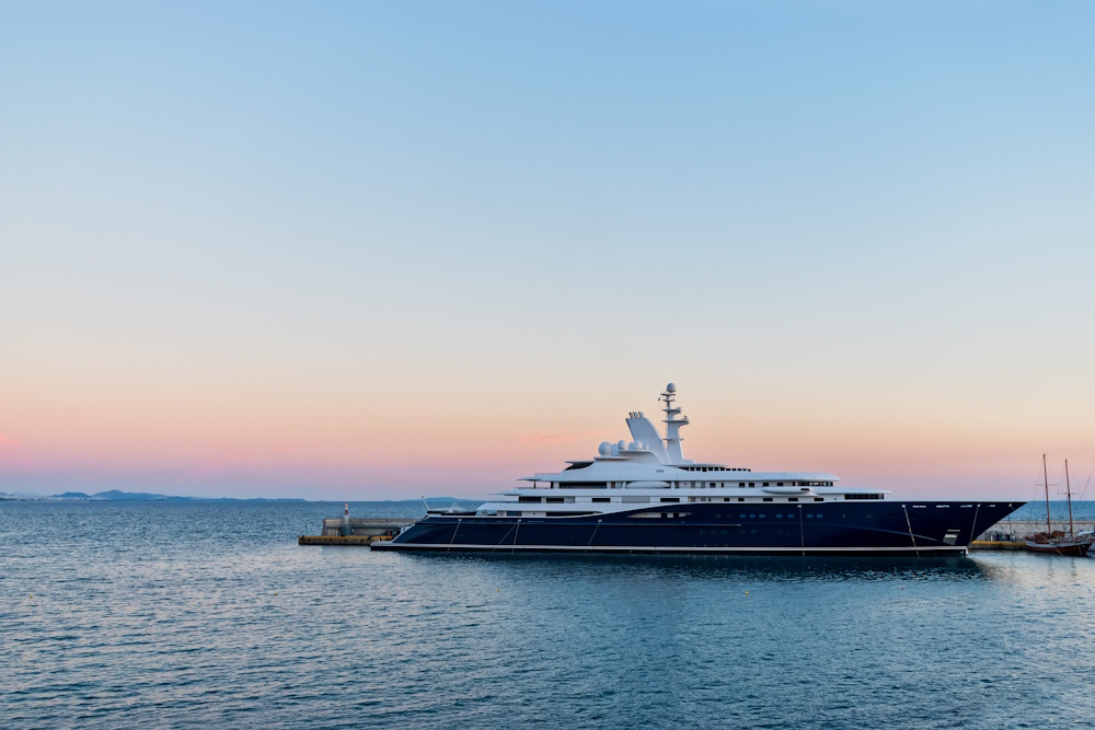 Super yacht à moteur de luxe